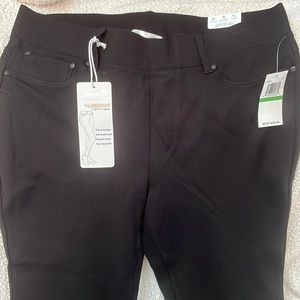 Seven7 Women's 4 Way Pull on Ponte Legging. Black. NWT